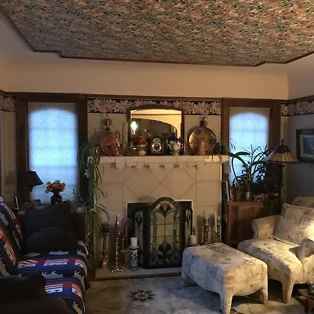 Chittenden House Bed And Breakfast